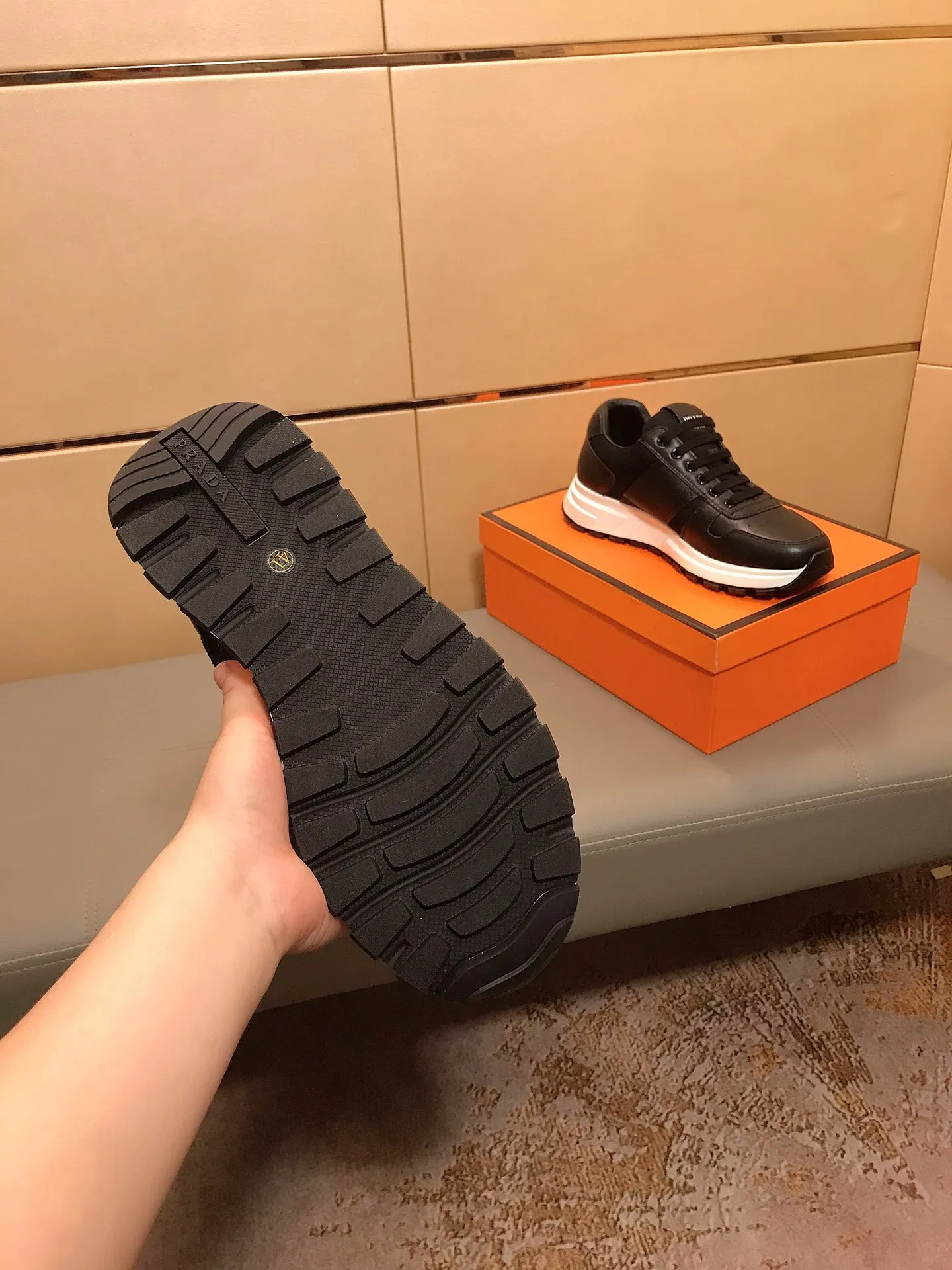 Ex-factory price 400 👟👟【PRADA】Prada's new men's fashion sports and casual shoes🇨🇳High-end boutique💯Exquisite details, uppers made of cowhide + breathable fabrics, pigskin lining🌶🌶Lightweight, wear-resistant and non-slip original outsole, comfortable to wear🎋Classic craftsmanship, fine workmanship, worth owning Code number: 38-44